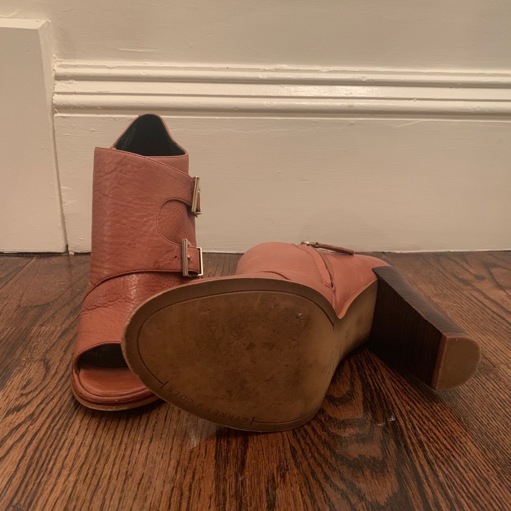 KENNETH COLE: Booties - Picture 7 of 7